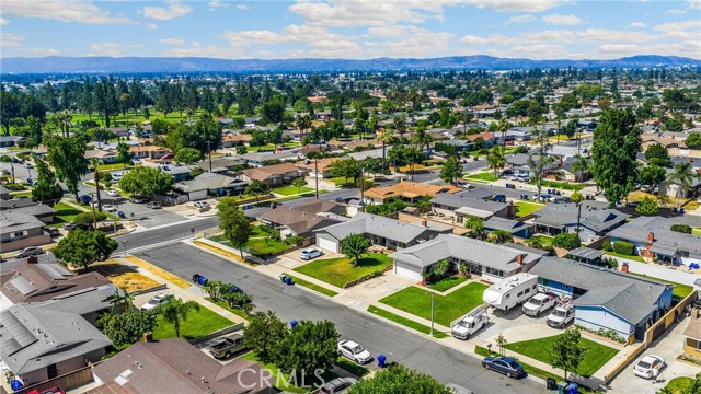 917 N Fuchsia Avenue, Ontario CA: https://media.crmls.org/medias/11255482-1635-4802-b78e-a25f3bcb58ce.jpg
