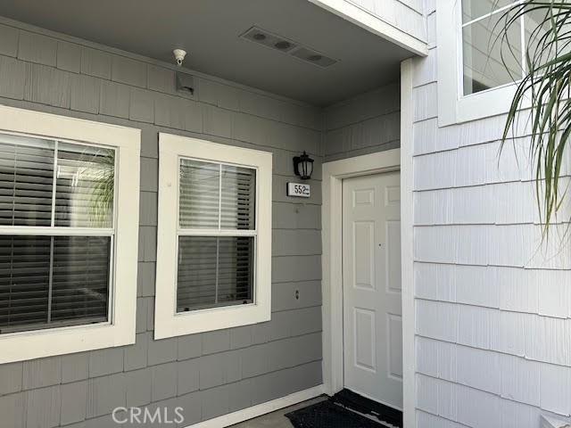 Detail Gallery Image 3 of 22 For 552 Shoal Cir, Redwood City,  CA 94065 - 2 Beds | 2/1 Baths