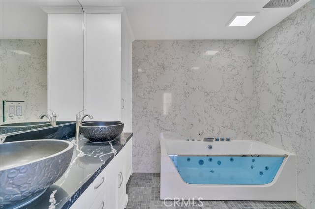 Detail Gallery Image 26 of 63 For 2747 E Ocean Bld, Long Beach,  CA 90803 - 6 Beds | 7 Baths