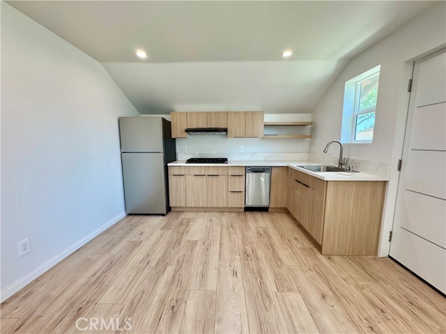 Detail Gallery Image 4 of 16 For 22301 1/2 Marlin Pl, Canoga Park,  CA 91303 - 1 Beds | 1 Baths