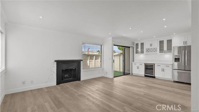 10500 Sunland Boulevard, Sunland CA: https://media.crmls.org/medias/1126a9a6-8d68-42dc-91b4-b8b98f4964e6.jpg