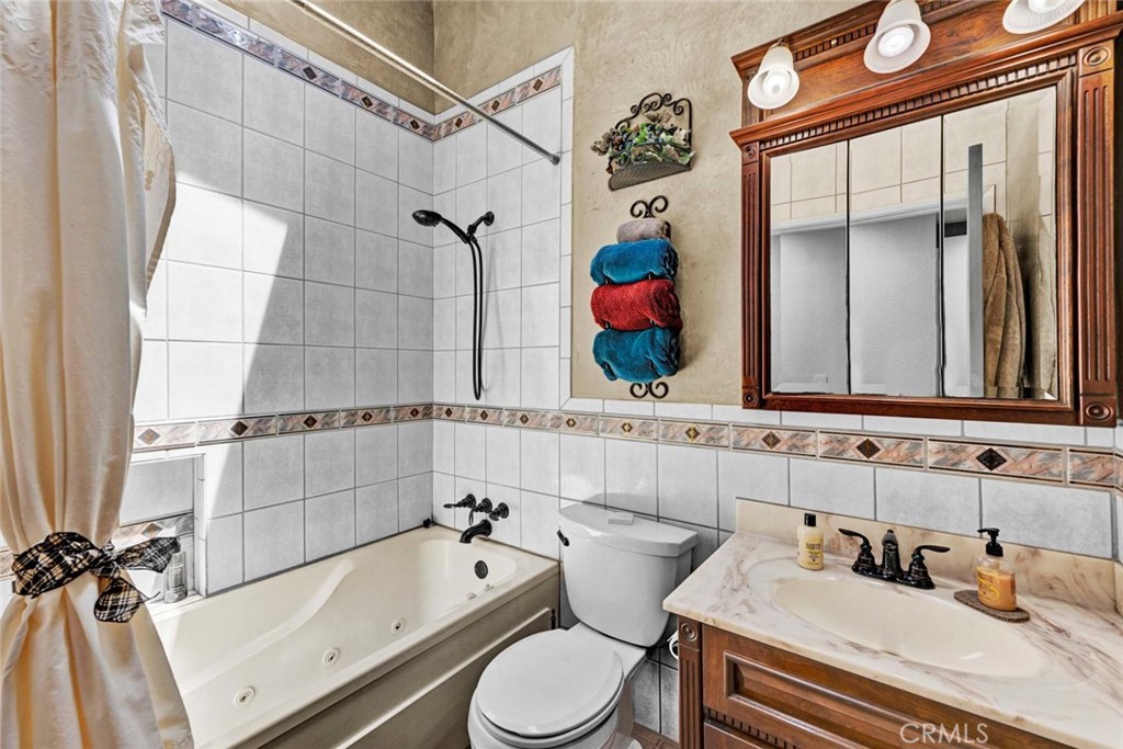 https://media.crmls.org/medias/11291b09-4bd8-41c6-ba45-bf103b9815aa.jpg?preset=X-Large