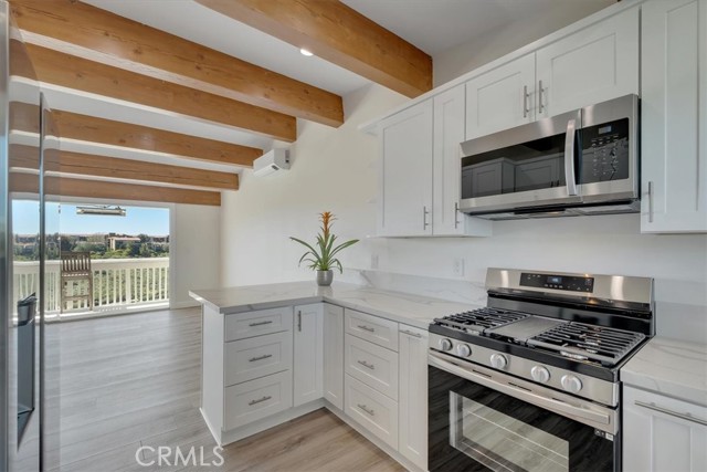 Detail Gallery Image 14 of 32 For 745 Domingo #4,  Newport Beach,  CA 92660 - 2 Beds | 2 Baths