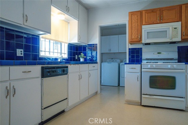 7029 4th Avenue, Los Angeles CA: https://media.crmls.org/medias/112974c3-8ad5-4e9c-b20c-fb8fc545d2a9.jpg