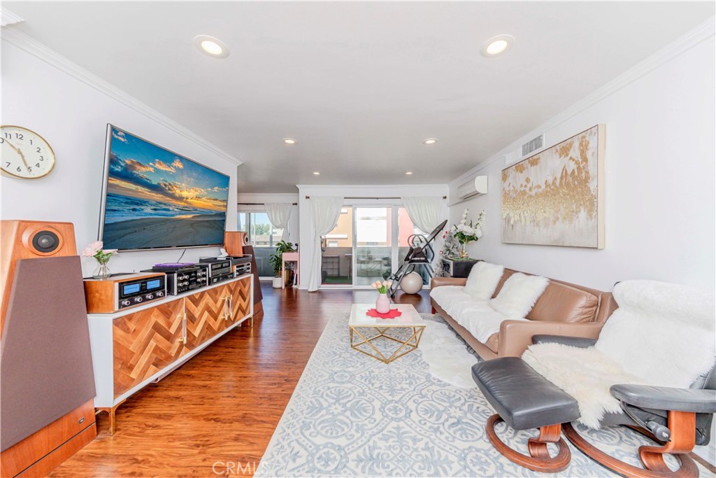 358 S Gramercy Place #201