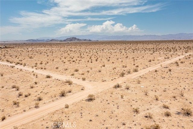 Detail Gallery Image 10 of 18 For 4 Orion St, Joshua Tree,  CA 92252 - – Beds | – Baths