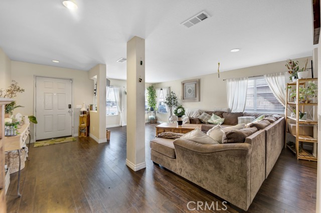 Detail Gallery Image 5 of 31 For 6247 Sandwood, Palmdale,  CA 93552 - 5 Beds | 3 Baths