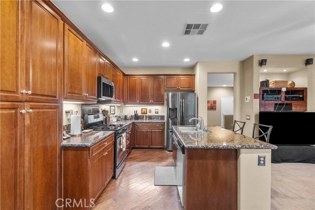 Detail Gallery Image 7 of 33 For 28369 Casselman Ln, Saugus,  CA 91350 - 3 Beds | 3 Baths