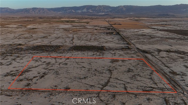 Detail Gallery Image 4 of 11 For 732 Locust Ave, Lucerne Valley,  CA 92356 - – Beds | – Baths