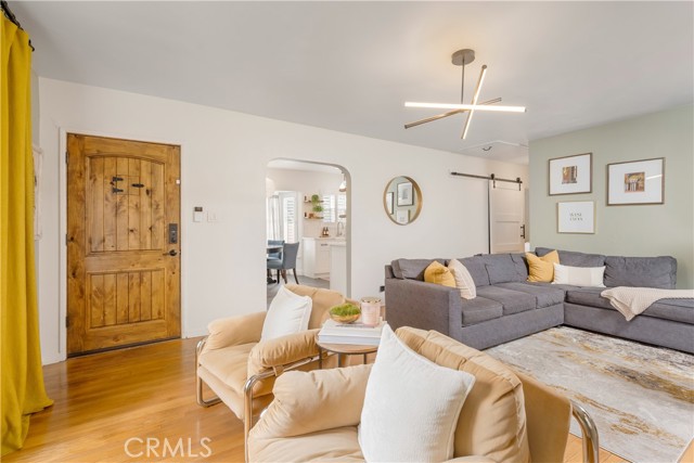 Detail Gallery Image 5 of 28 For 3209 Bennett Dr, Los Angeles,  CA 90068 - 2 Beds | 1 Baths