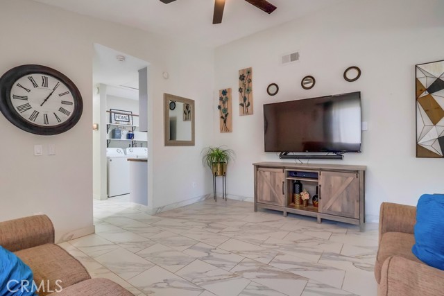 2846 Nandina Drive, Palmdale CA: https://media.crmls.org/medias/112c2110-0513-470a-9e18-3427e87aa366.jpg