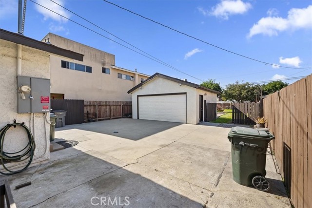 Detail Gallery Image 30 of 37 For 10779 Barlow, Lynwood,  CA 90262 - 2 Beds | 1 Baths