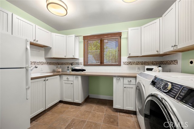 21925 Heatheridge Drive, Yorba Linda CA: https://media.crmls.org/medias/112ce364-e195-412f-968c-4aeab17dc39a.jpg