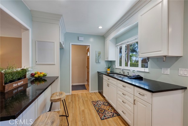 Image 4 of 63 For 1519 Victoria