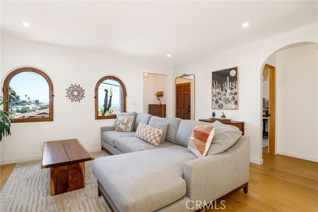 Detail Gallery Image 4 of 37 For 1336 Helen Dr, City Terrace,  CA 90063 - 2 Beds | 2 Baths