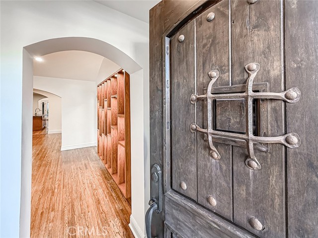 Detail Gallery Image 7 of 60 For 15452 Varden, Sherman Oaks,  CA 91403 - 4 Beds | 4 Baths