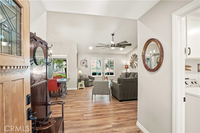 319 Cheerful Court, Simi Valley CA: https://media.crmls.org/medias/112e0cd2-6be7-4fce-bc87-b0cf16705e75.jpg