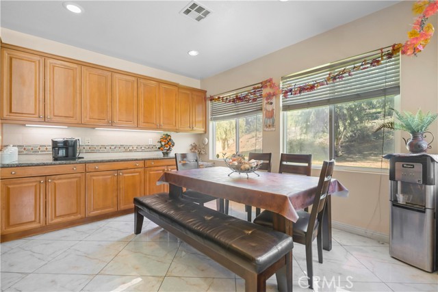 Detail Gallery Image 16 of 57 For 665 Barbre Cir, Corona,  CA 92879 - 4 Beds | 3 Baths