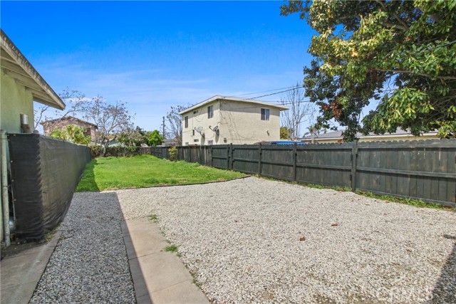 9525 Holmes Avenue, Los Angeles CA: https://media.crmls.org/medias/112f6b3f-618f-4beb-896a-c3da2eed27e8.jpg