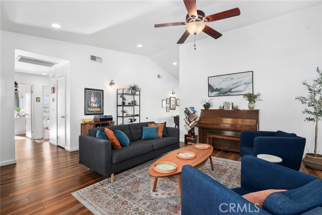 Detail Gallery Image 11 of 25 For 27819 Sumner, Saugus,  CA 91350 - 3 Beds | 2 Baths