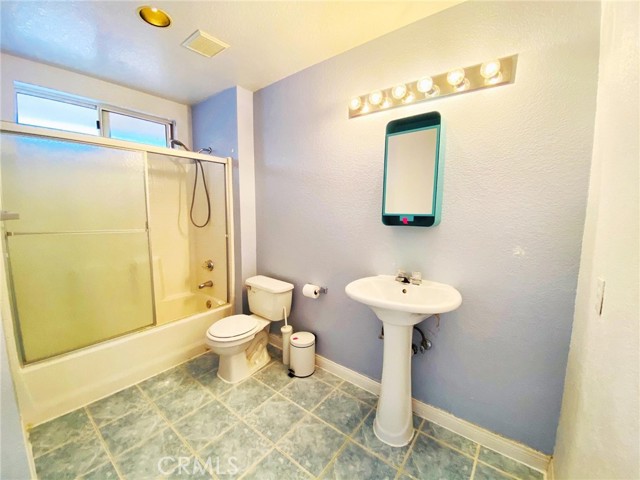 Detail Gallery Image 23 of 38 For 39221 Beacon Ln, Palmdale,  CA 93551 - 5 Beds | 3 Baths