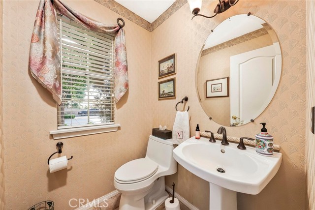 5618 Gardendale Lane, Palmdale CA: https://media.crmls.org/medias/1131d6ef-b38f-4b19-b397-554b037d58d5.jpg