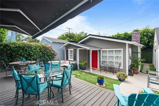 4323 Laurelgrove Avenue, Studio City CA: https://media.crmls.org/medias/11324797-b4cf-49d0-9076-f7581d6bee17.jpg