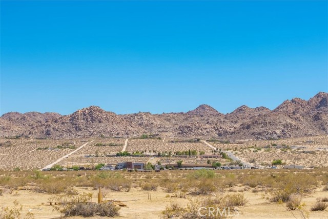5888 La Ferney Avenue, Joshua Tree CA: https://media.crmls.org/medias/1132cf4e-2144-4844-827e-f7c7878f119c.jpg