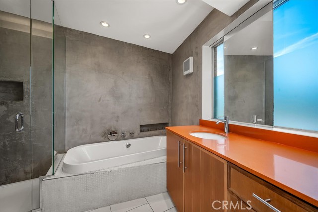 Detail Gallery Image 18 of 31 For 701 Hillcrest, El Segundo,  CA 90245 - 5 Beds | 2 Baths