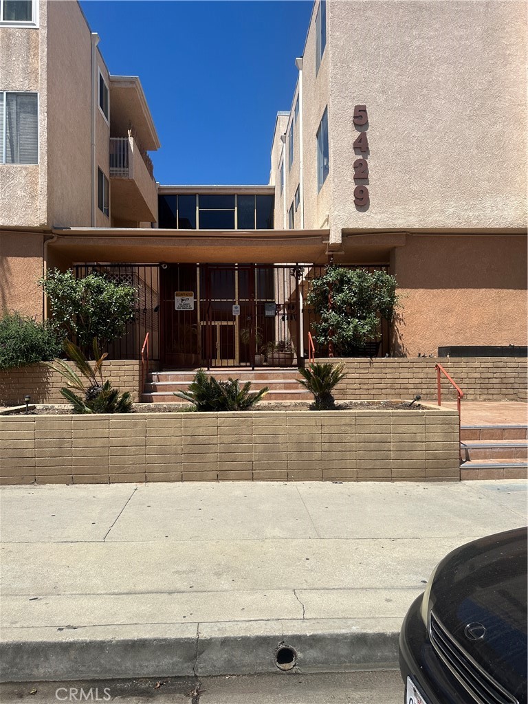 5429 Newcastle Avenue #206