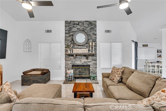 29578 Diane Way, Madera CA: https://media.crmls.org/medias/11341dbd-0b73-4ff4-b126-3d74e691885f.jpg
