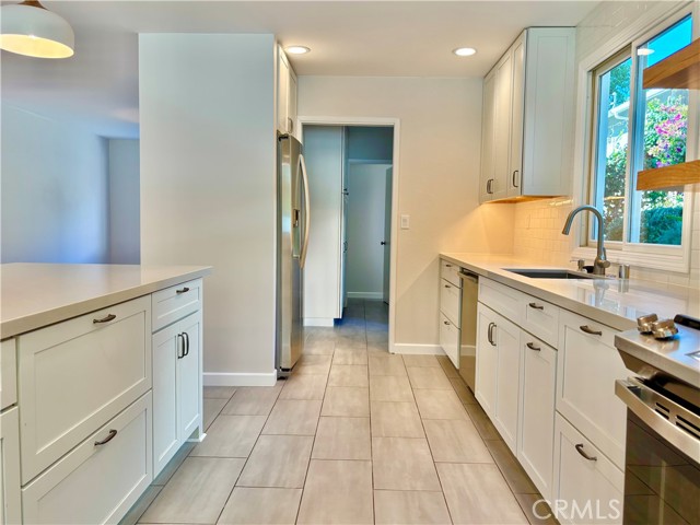 Detail Gallery Image 12 of 48 For 7063 Middlesbury Ridge Cir, West Hills,  CA 91307 - 3 Beds | 2/1 Baths
