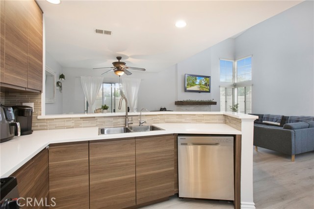 Detail Gallery Image 8 of 22 For 1151 Portofino Ct. #101,  Corona,  CA 92881 - 3 Beds | 2/1 Baths