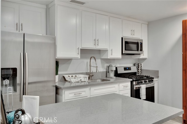 5340 S Harcourt Avenue, Los Angeles CA: https://media.crmls.org/medias/1135b388-d87f-4991-a064-02a33cc09300.jpg