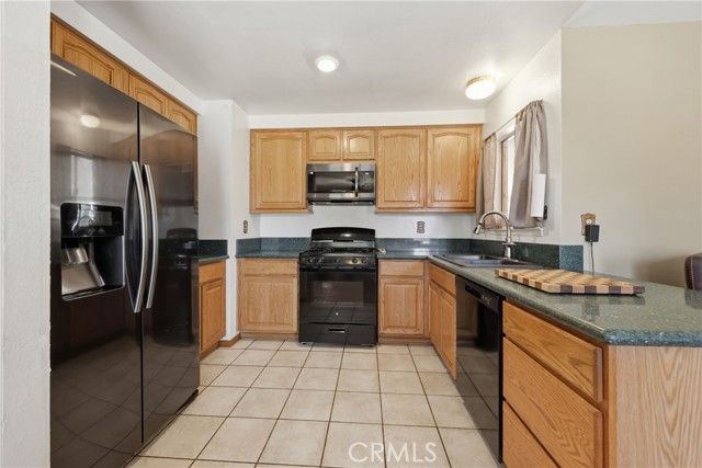 Detail Gallery Image 8 of 42 For 100 Amber Ct, Redlands,  CA 92374 - 3 Beds | 2 Baths