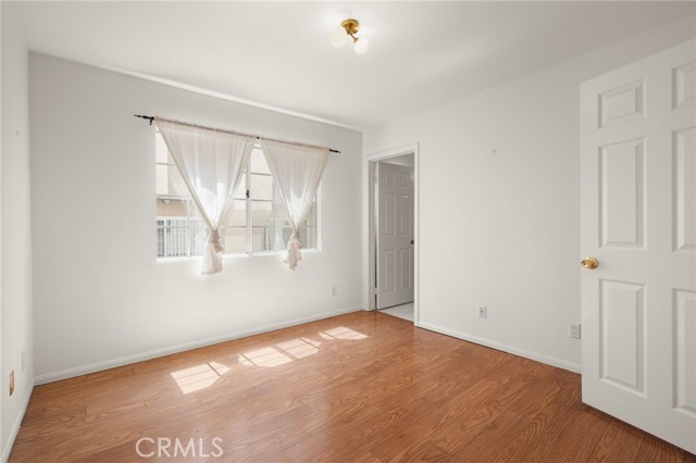 Detail Gallery Image 13 of 27 For 305 E Valencia Ave #E,  Burbank,  CA 91502 - 2 Beds | 2/1 Baths