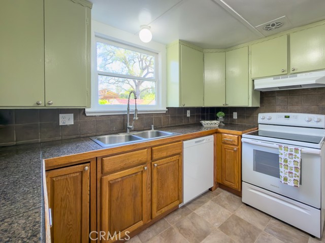 Detail Gallery Image 17 of 41 For 243 W 3rd Avenue, Chico,  CA 95926 - 3 Beds | 2 Baths