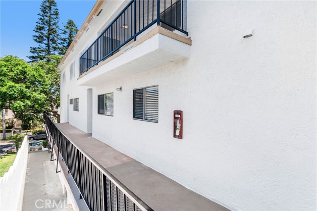 935 W 10th St, San Pedro CA: https://media.crmls.org/medias/1136f554-6855-4a41-896c-2f979903683c.jpg