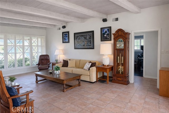 Detail Gallery Image 3 of 21 For 2612 Roscomare Rd, Los Angeles,  CA 90077 - 3 Beds | 2 Baths