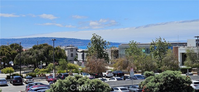 409 15th Street, Manhattan Beach CA: https://media.crmls.org/medias/113bb952-1800-418b-9682-e4989dc2db99.jpg