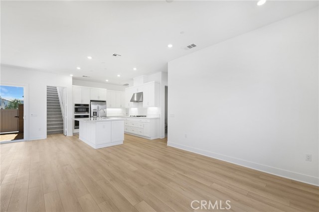 141 Dolores, Irvine CA: https://media.crmls.org/medias/113bc3dd-5cae-418c-9855-f69c59f9ae57.jpg