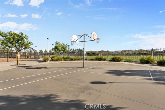 3937 Scarlet Oak Court, San Bernardino CA: https://media.crmls.org/medias/113c0537-bf73-4999-95c8-fc45281e906c.jpg