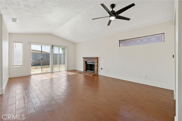 Detail Gallery Image 9 of 27 For 1171 State St, Hanford,  CA 93230 - 3 Beds | 2 Baths