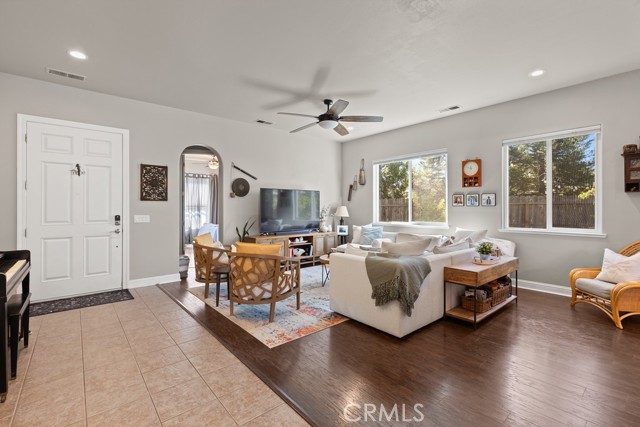 Detail Gallery Image 3 of 39 For 5212 Honey Rock Ct, Oroville,  CA 95966 - 5 Beds | 3 Baths