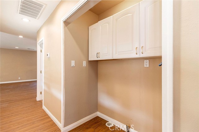 Detail Gallery Image 14 of 24 For 17844 Hartland Street, Reseda,  CA 91335 - 4 Beds | 2 Baths