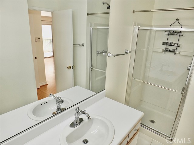 121 Sinclair Avenue, Glendale CA: https://media.crmls.org/medias/113f2023-1c2b-4807-90e7-d31ff807f684.jpg