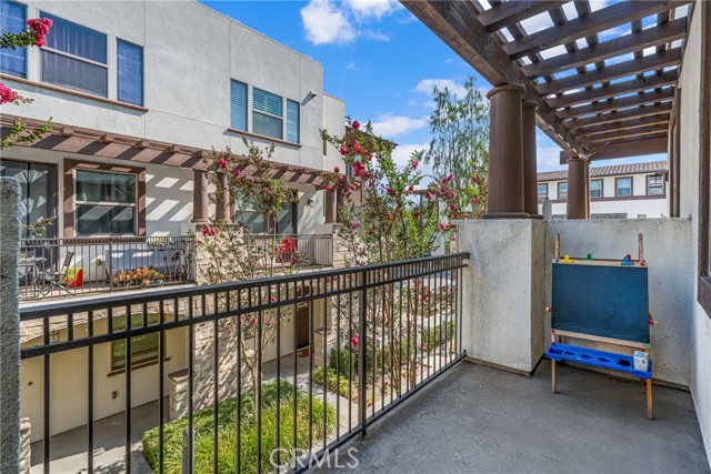 Detail Gallery Image 13 of 33 For 9311 Alondra Bld #5,  Bellflower,  CA 90706 - 3 Beds | 3 Baths