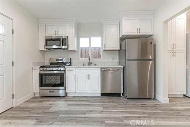 Detail Gallery Image 7 of 14 For 17222 Horace St, Granada Hills,  CA 91344 - 1 Beds | 1 Baths