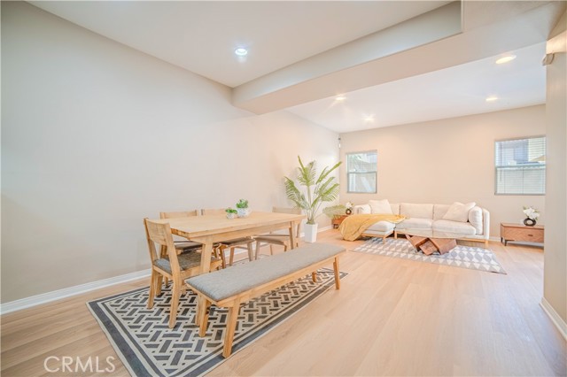 Detail Gallery Image 3 of 4 For 14554 Kittridge St, Van Nuys,  CA 91405 - 3 Beds | 3 Baths