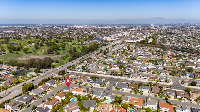 Detail Gallery Image 36 of 38 For 17041 Saint Andrews Ln, Huntington Beach,  CA 92649 - 4 Beds | 2/1 Baths